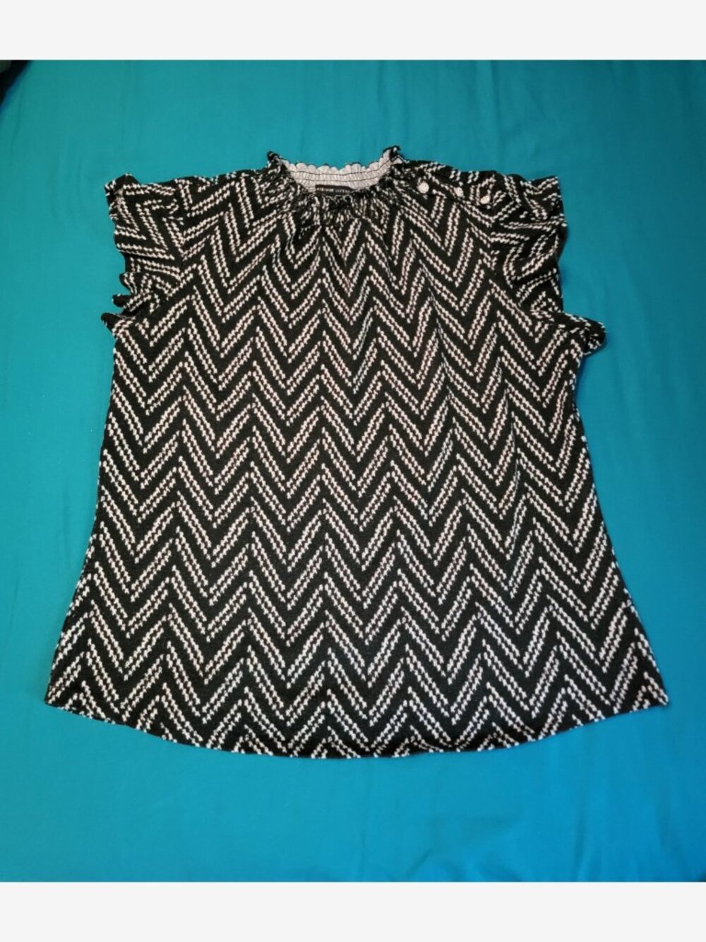 Adrienne Vittadini Black White Chevron Ruffle Top L